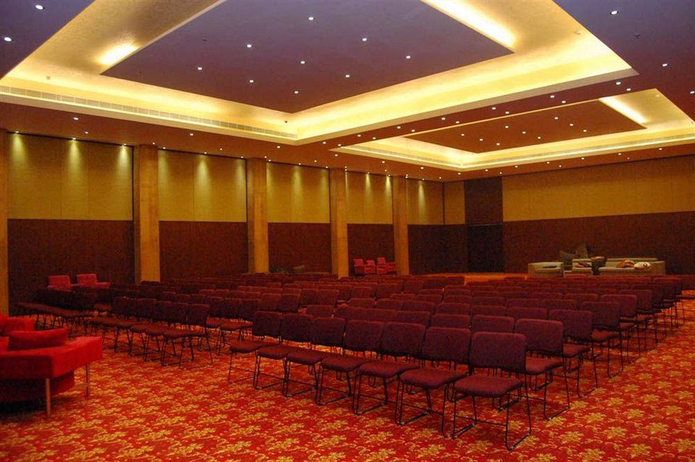 Ramada By Wyndham Jaisinghpura 4*
