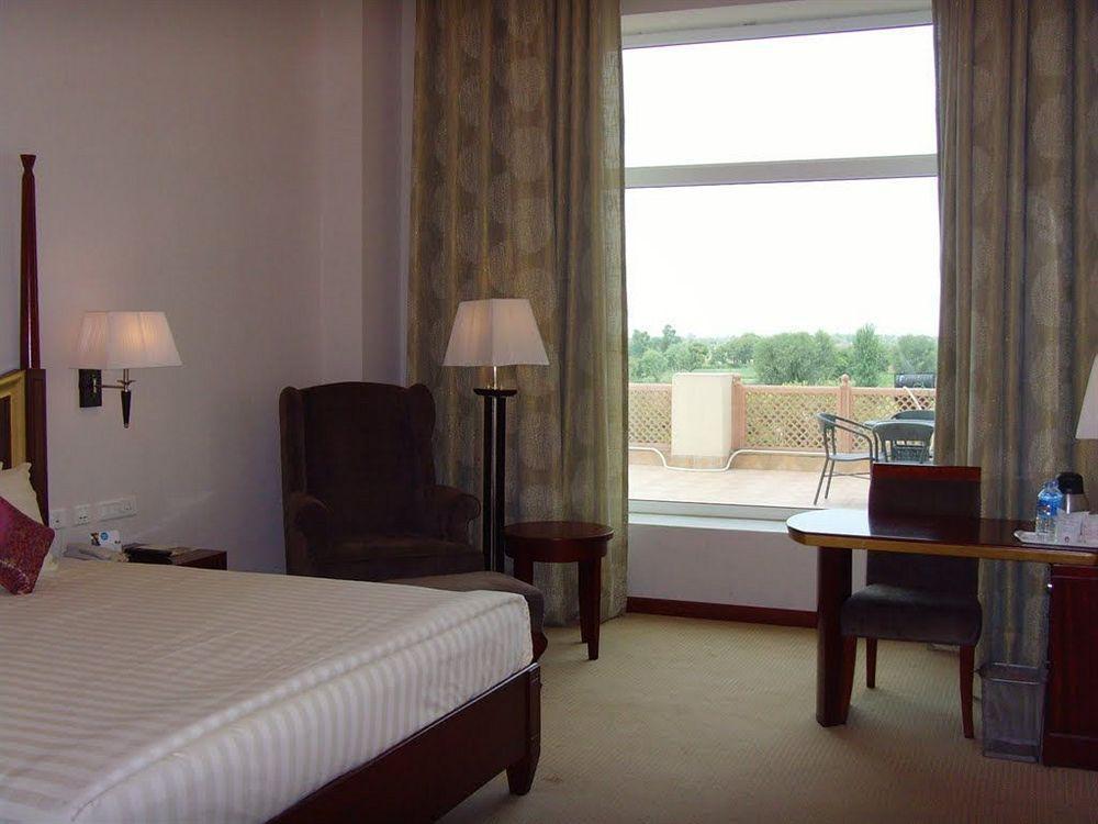 Ramada By Wyndham Jaisinghpura Hotel 4*
