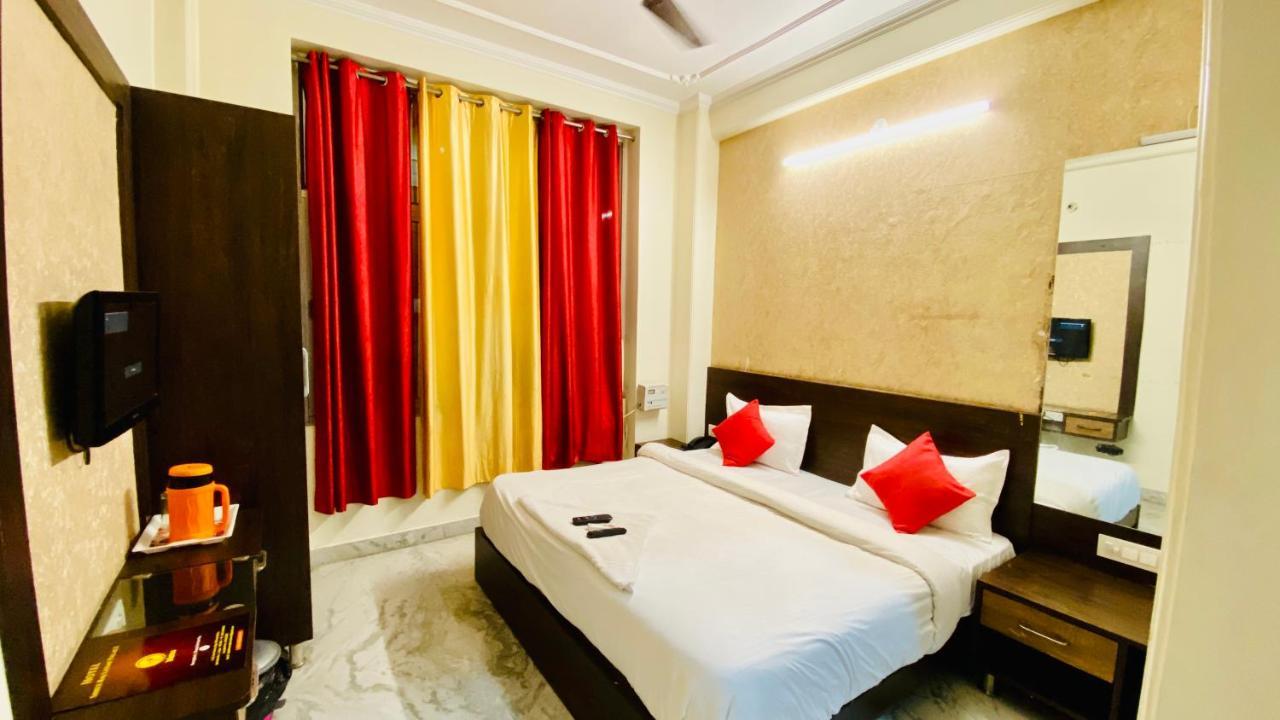 Hotel Pulse Near Railway Station 3*