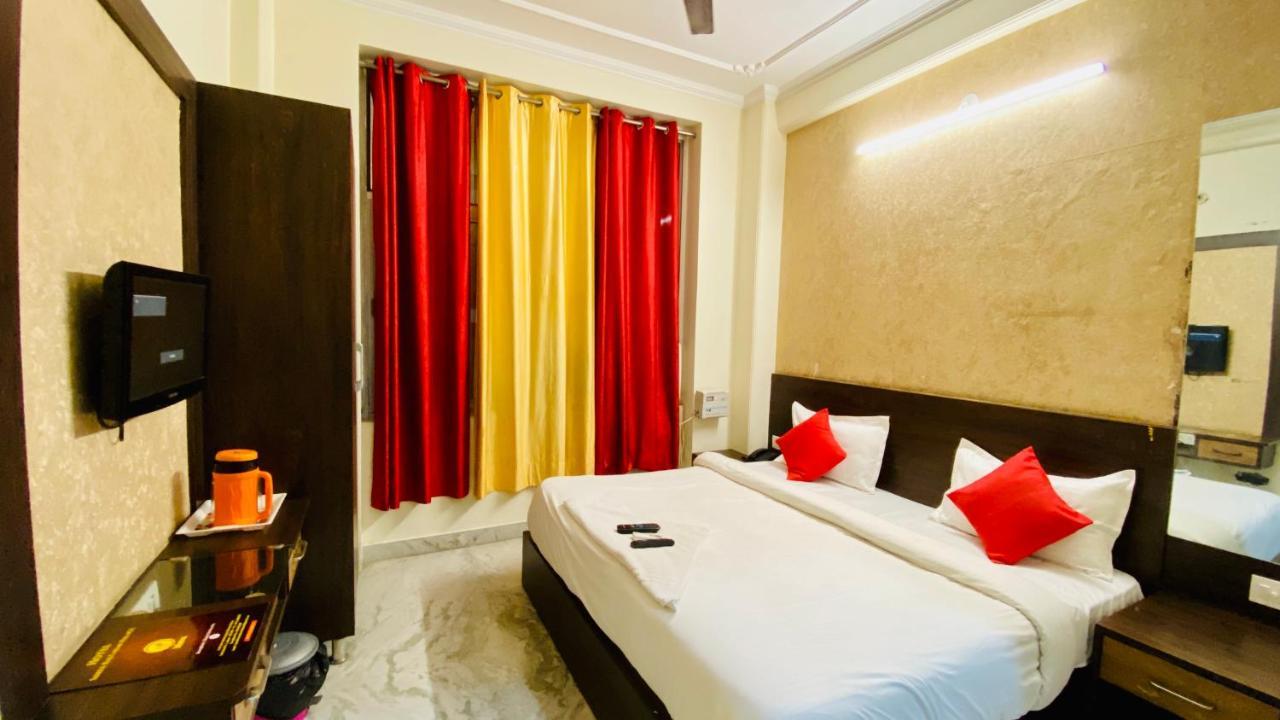 Hotel Pulse Near Railway Station