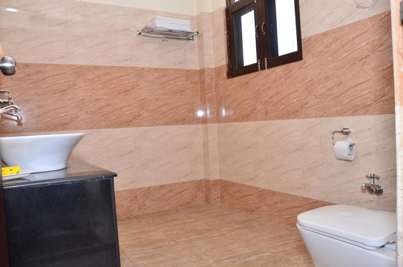 Raj Regency Hotel 3*