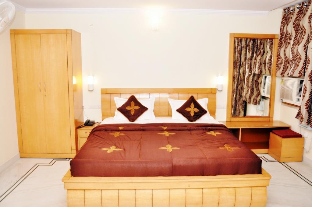Siddhi Vinayak Station Road Hotel