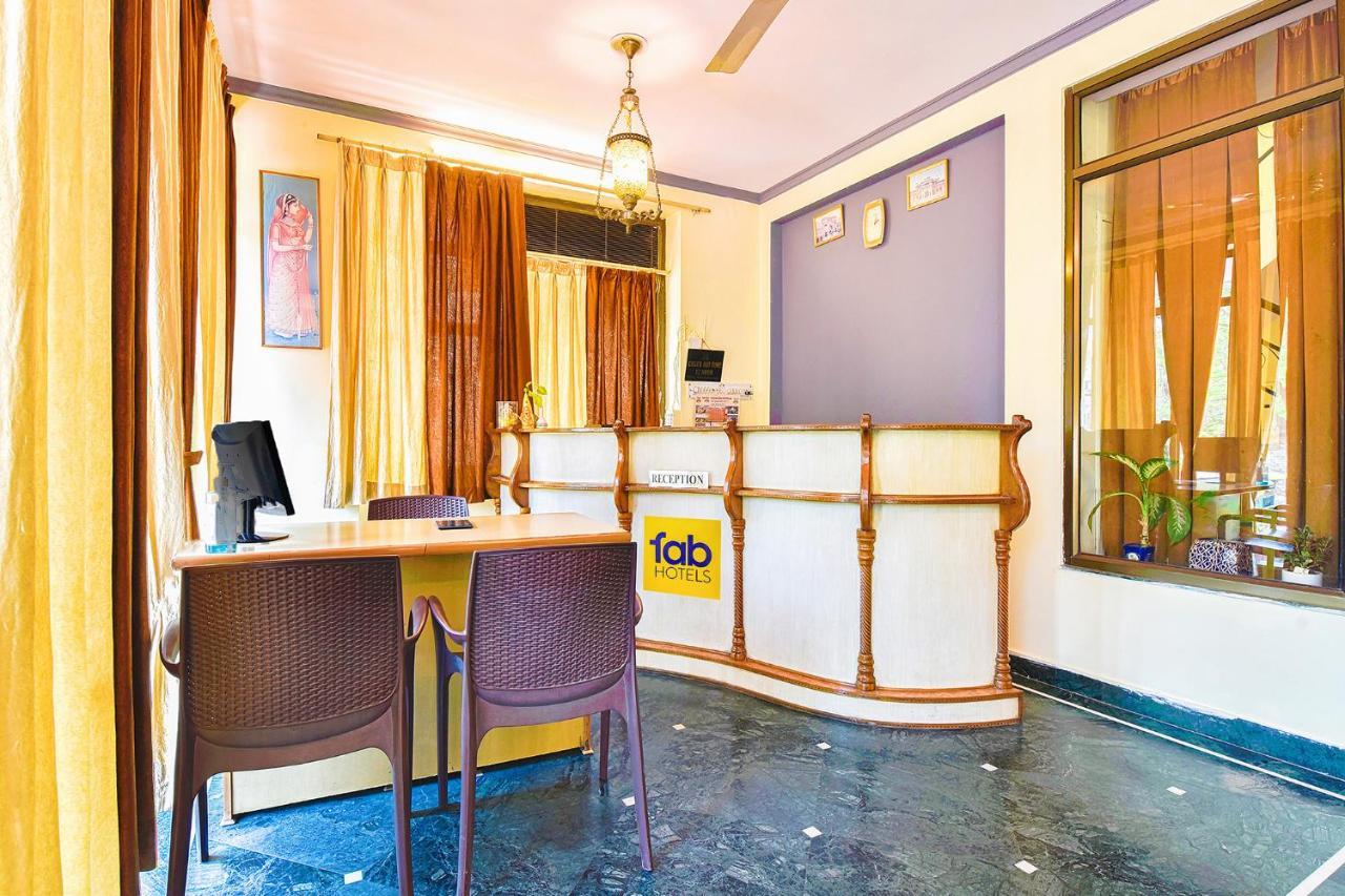 Fabexpress Anuja Hotel