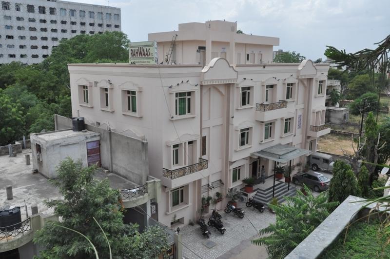 Oyo 1060 Hotel Rahwaas Homestay *