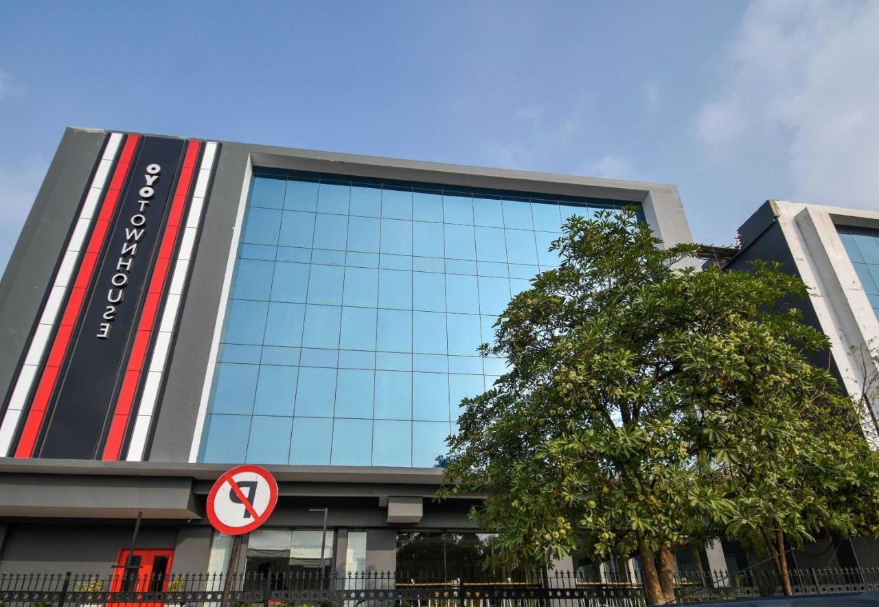 Townhouse Kg Estate Hotel