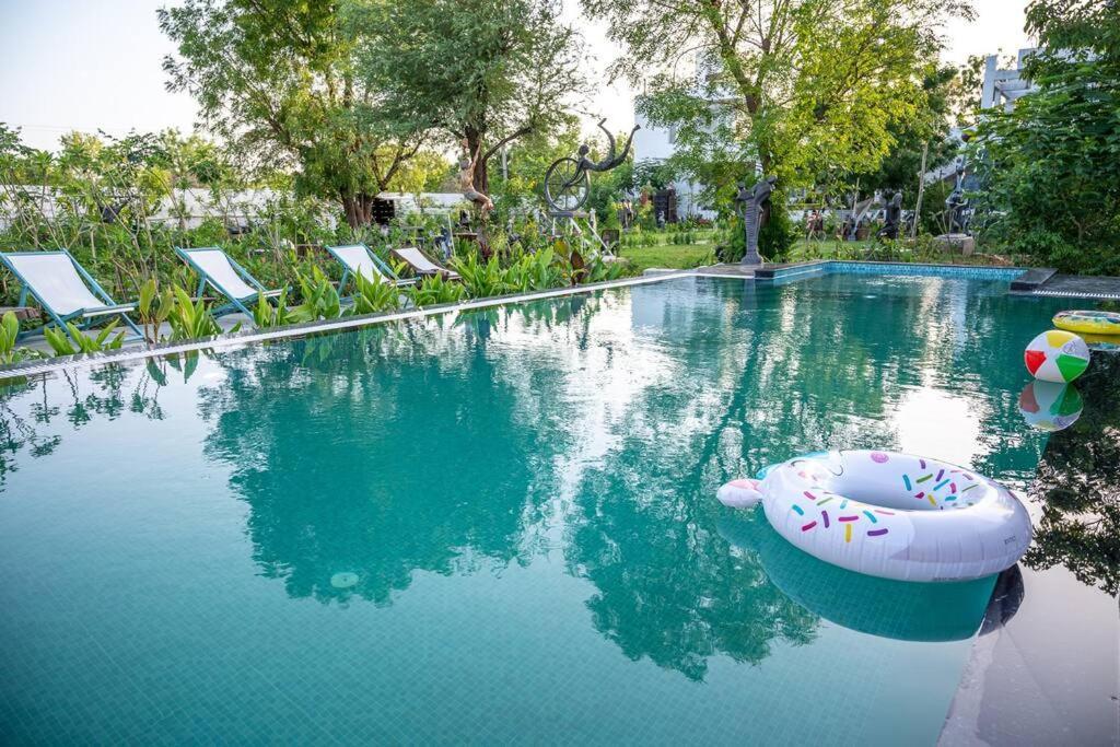 The Artists' Farm Villa *