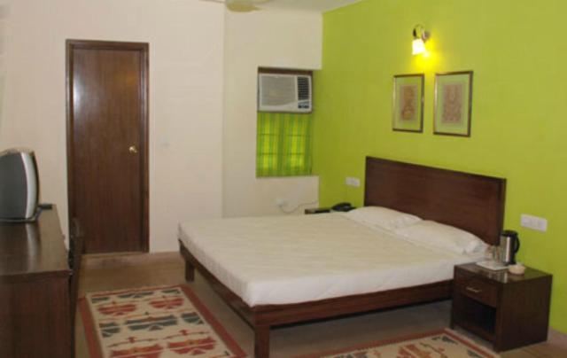 Rajdeep Hotel 2*