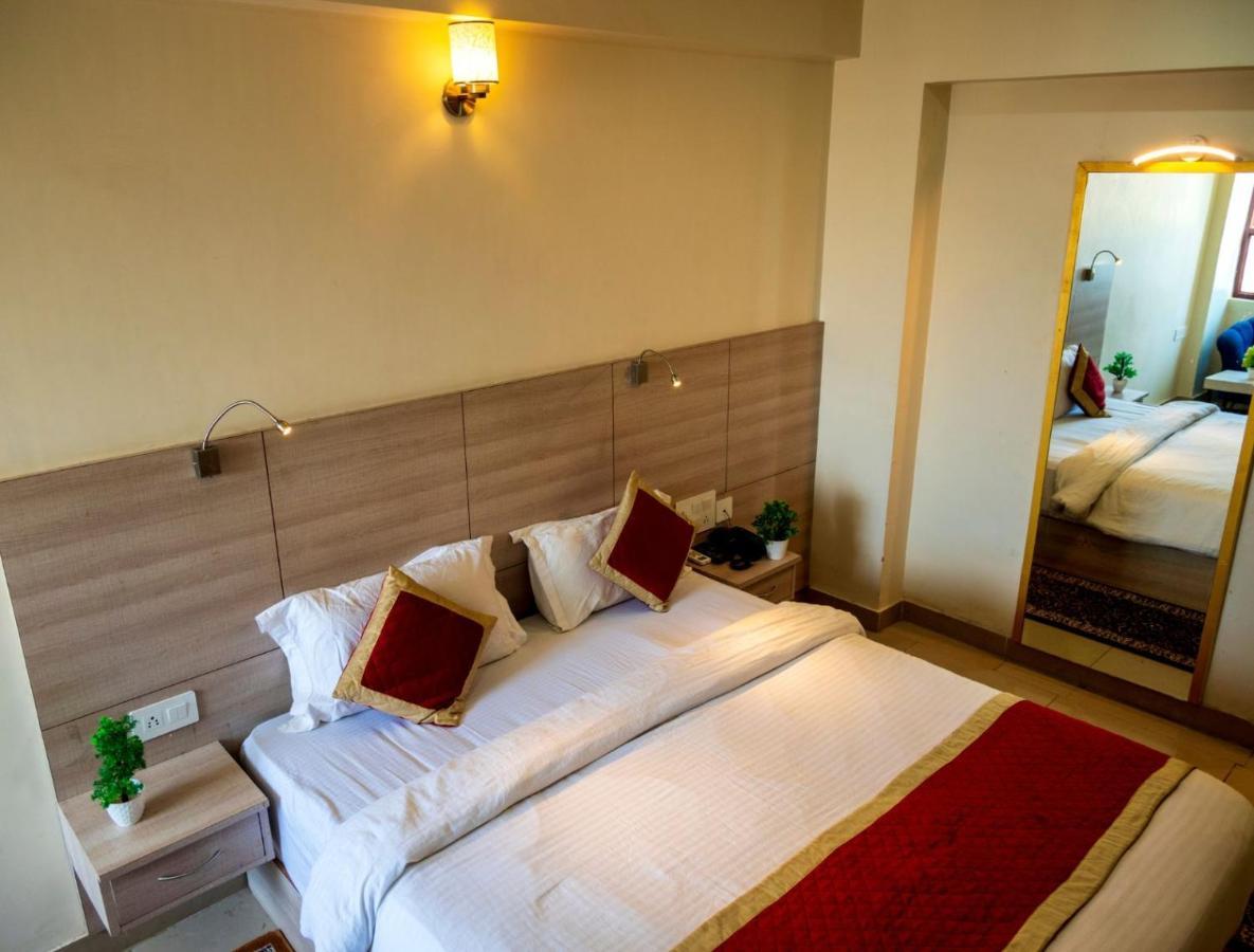 Royal Amer Hotel