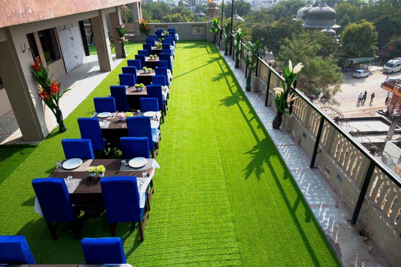 Royal Amer Hotel 3*