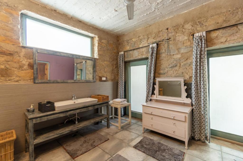 Rosastays Amer The Barn House Homestay *