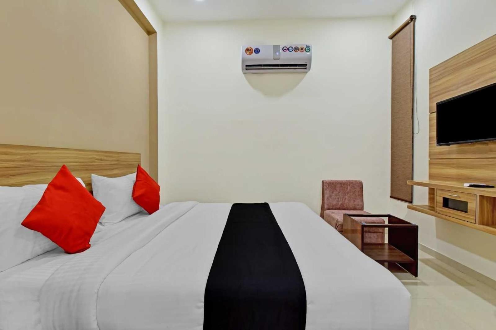 Hotel Super Collection O Roxas Jaipur