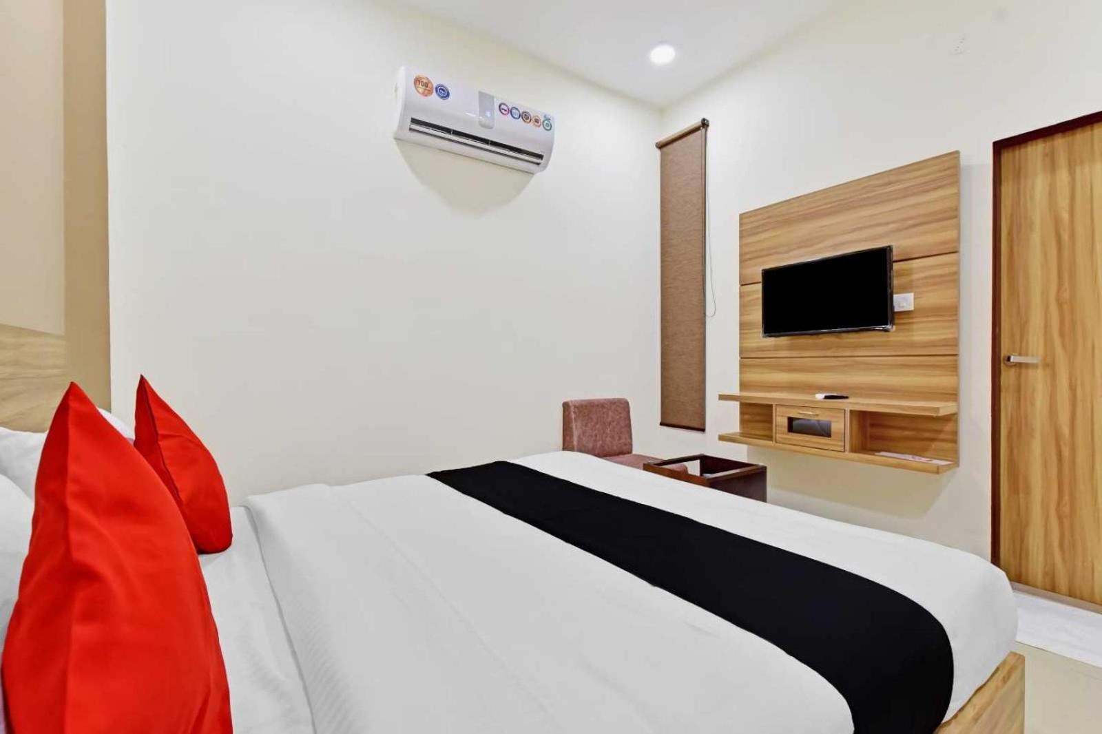 Hotel Super Collection O Roxas