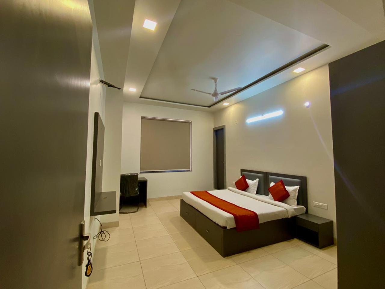 Hello Namaste India - Elite Guest house *