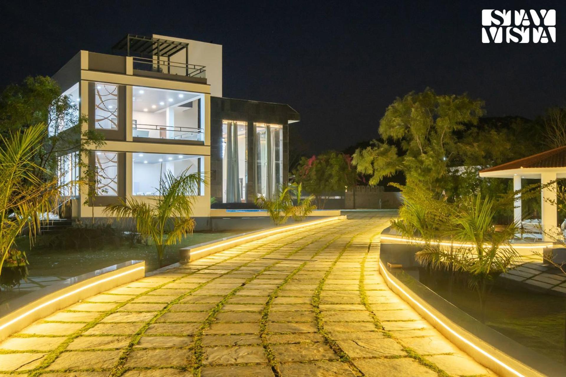 Stayvista's Avadh Vatika - Mountain-view With Outdoor Pool, Lawn Featuring A Gazebo & Bar Villa *