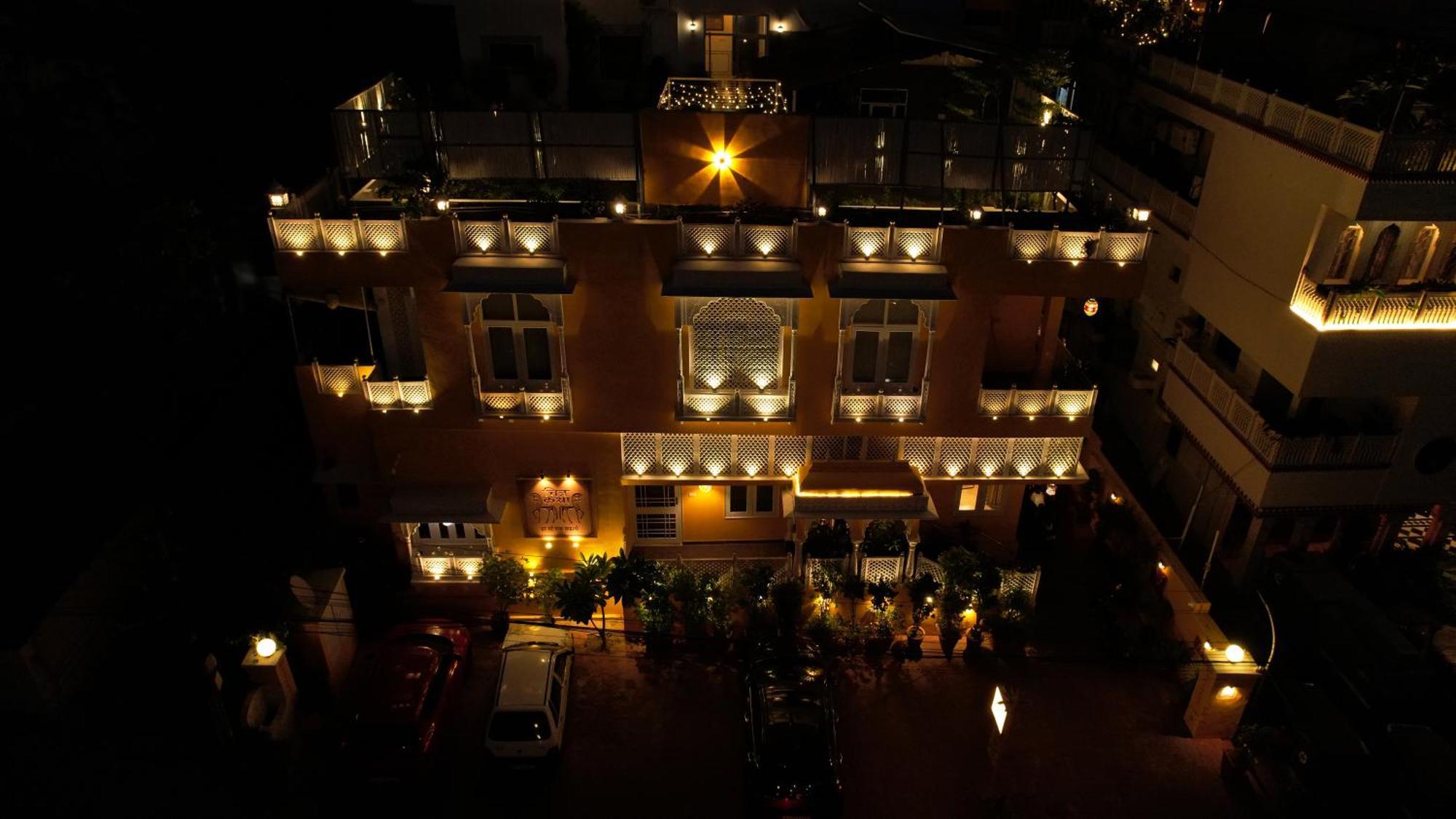Hotel Chitra Katha - A Story Per 2*