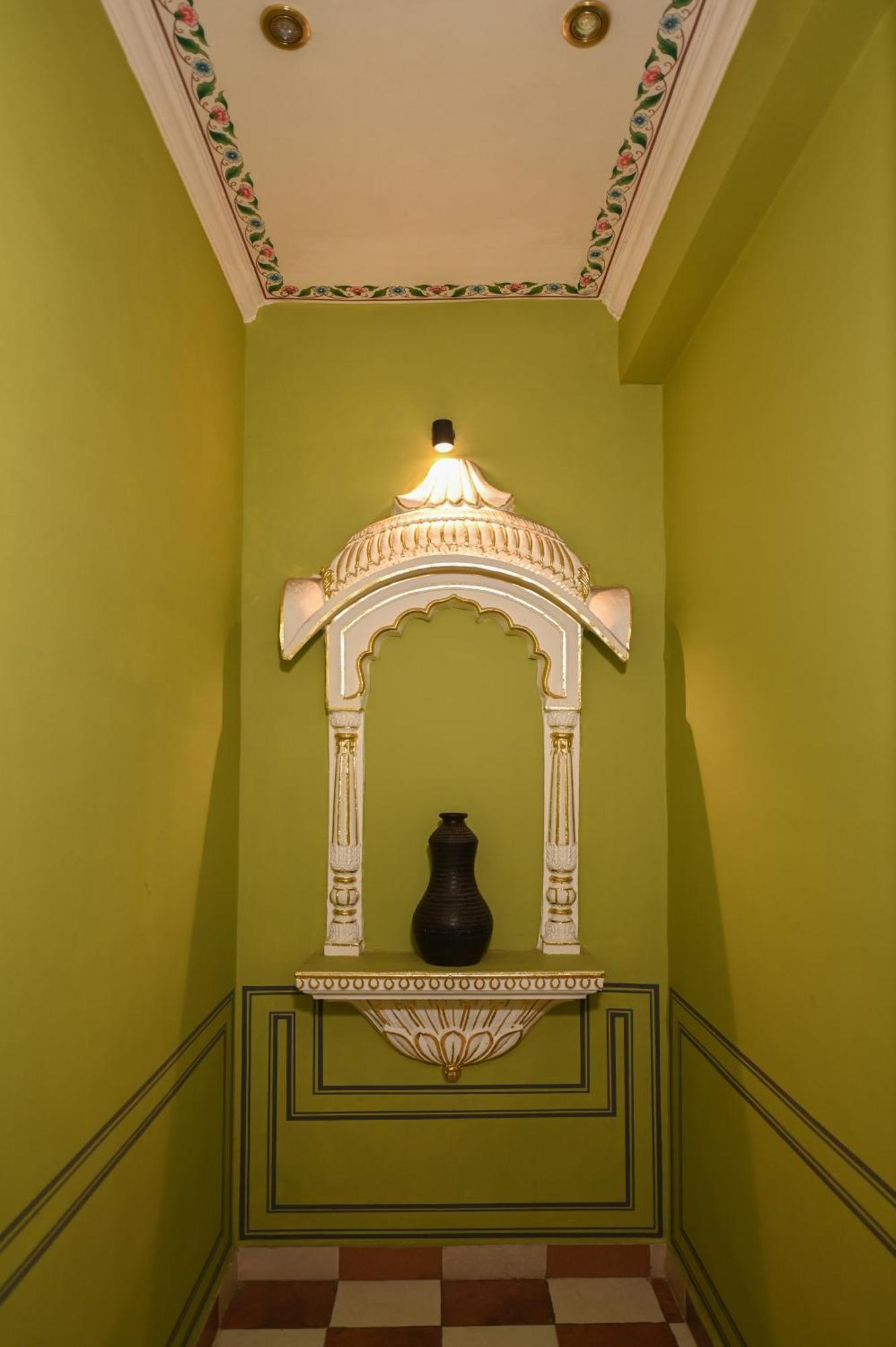 Chitra Katha - A Story Per Hotel 2*