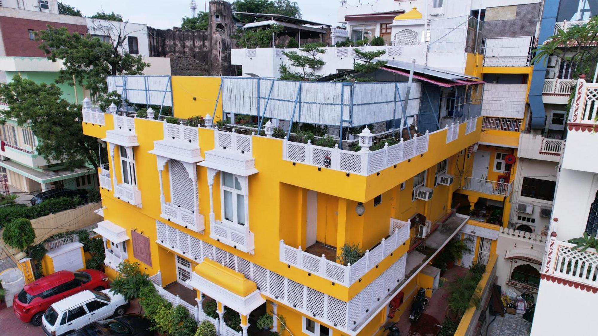 Chitra Katha - A Story Per Hotel 2*