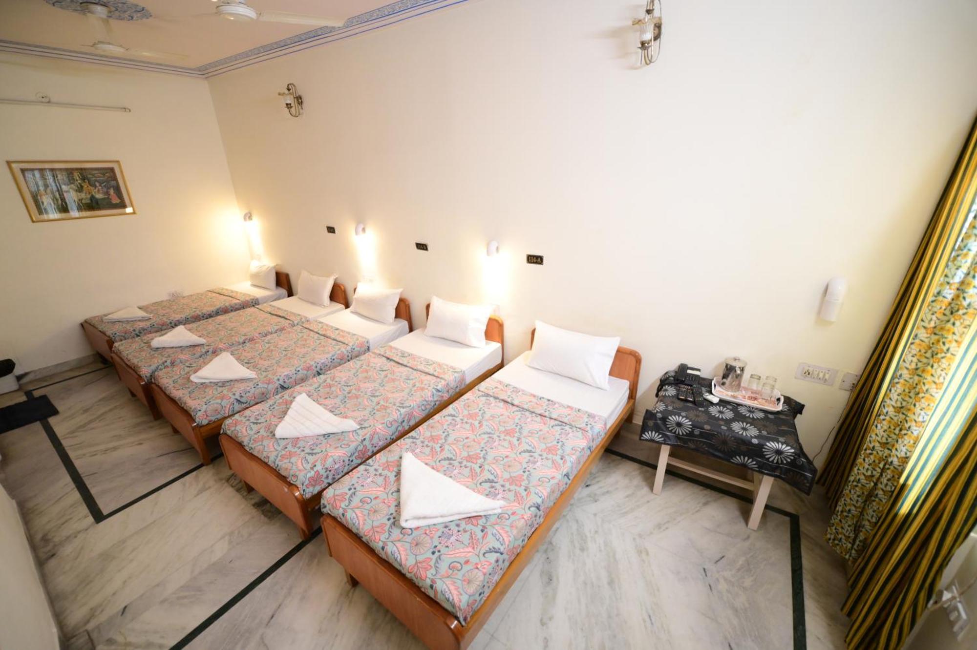 Hotel Chitra Katha - A Story Per 2*