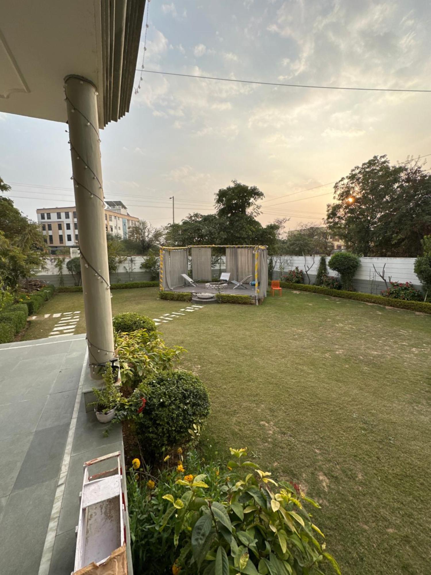 Homestay Lush *