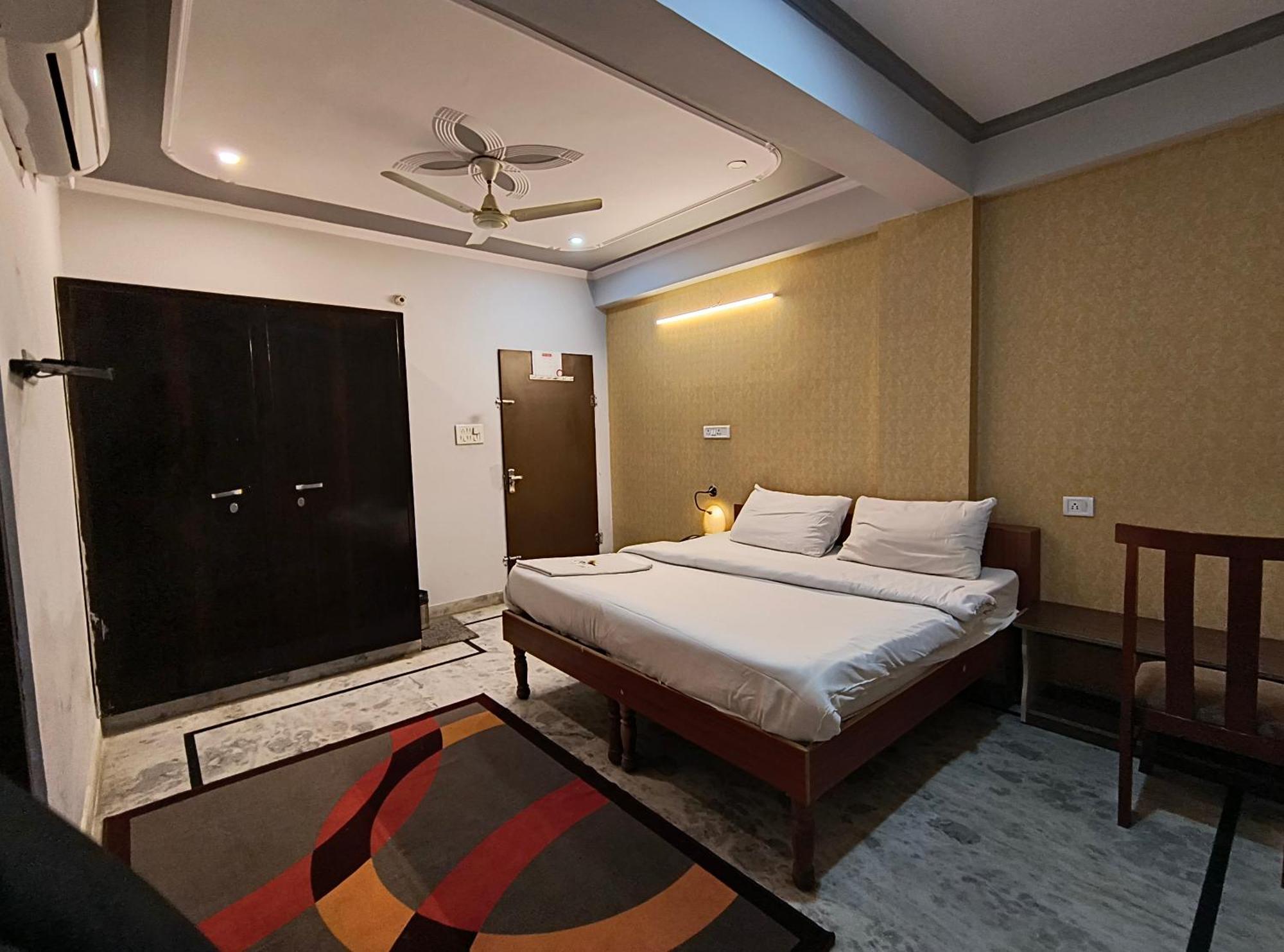 7 Nights Hotel 3*