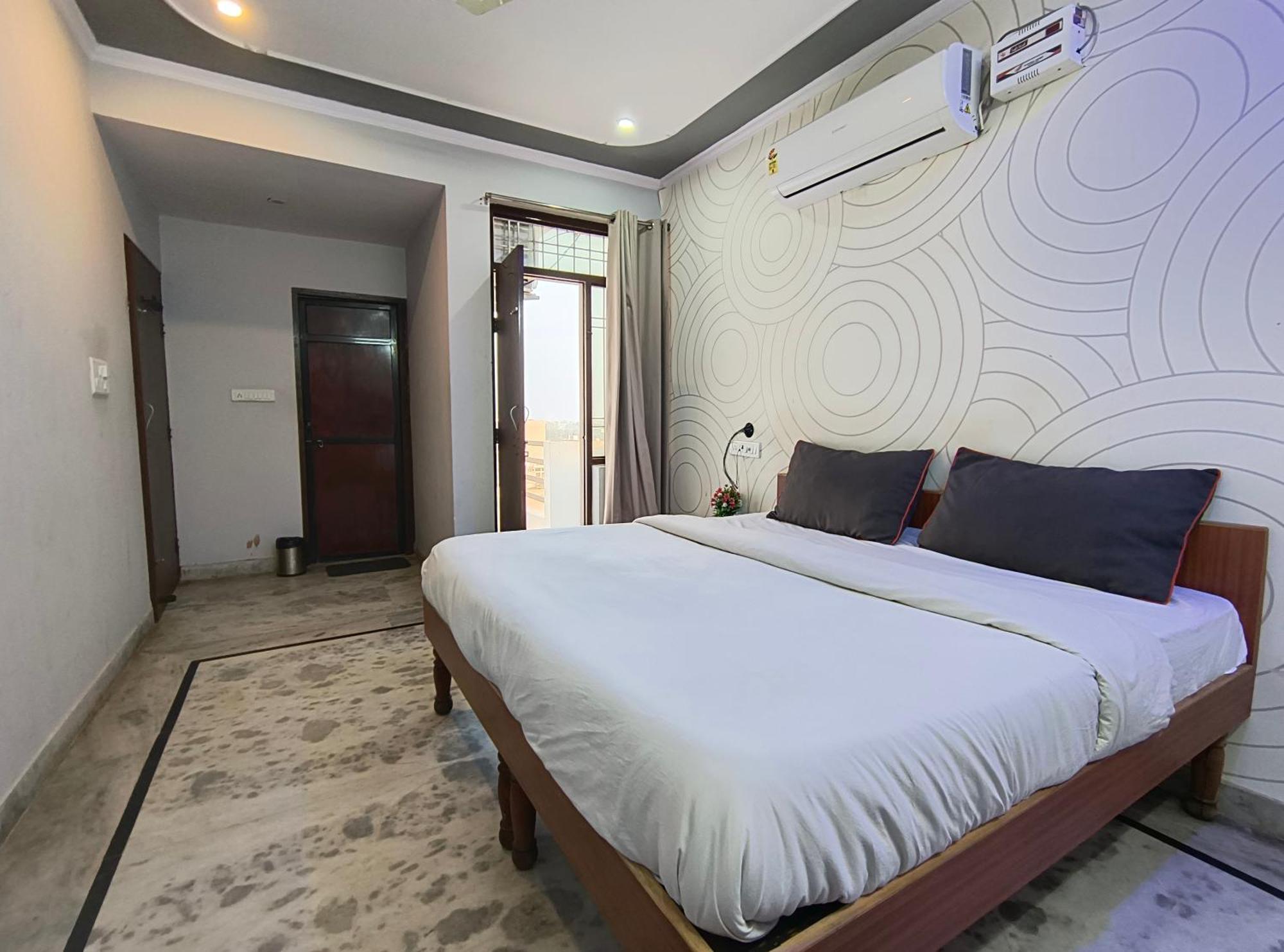 7 Nights Hotel 3*