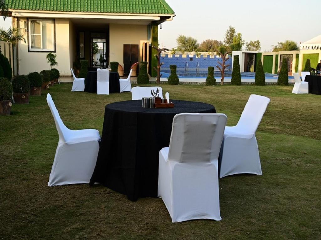 Hotel Sparsh Canopy Jaipur