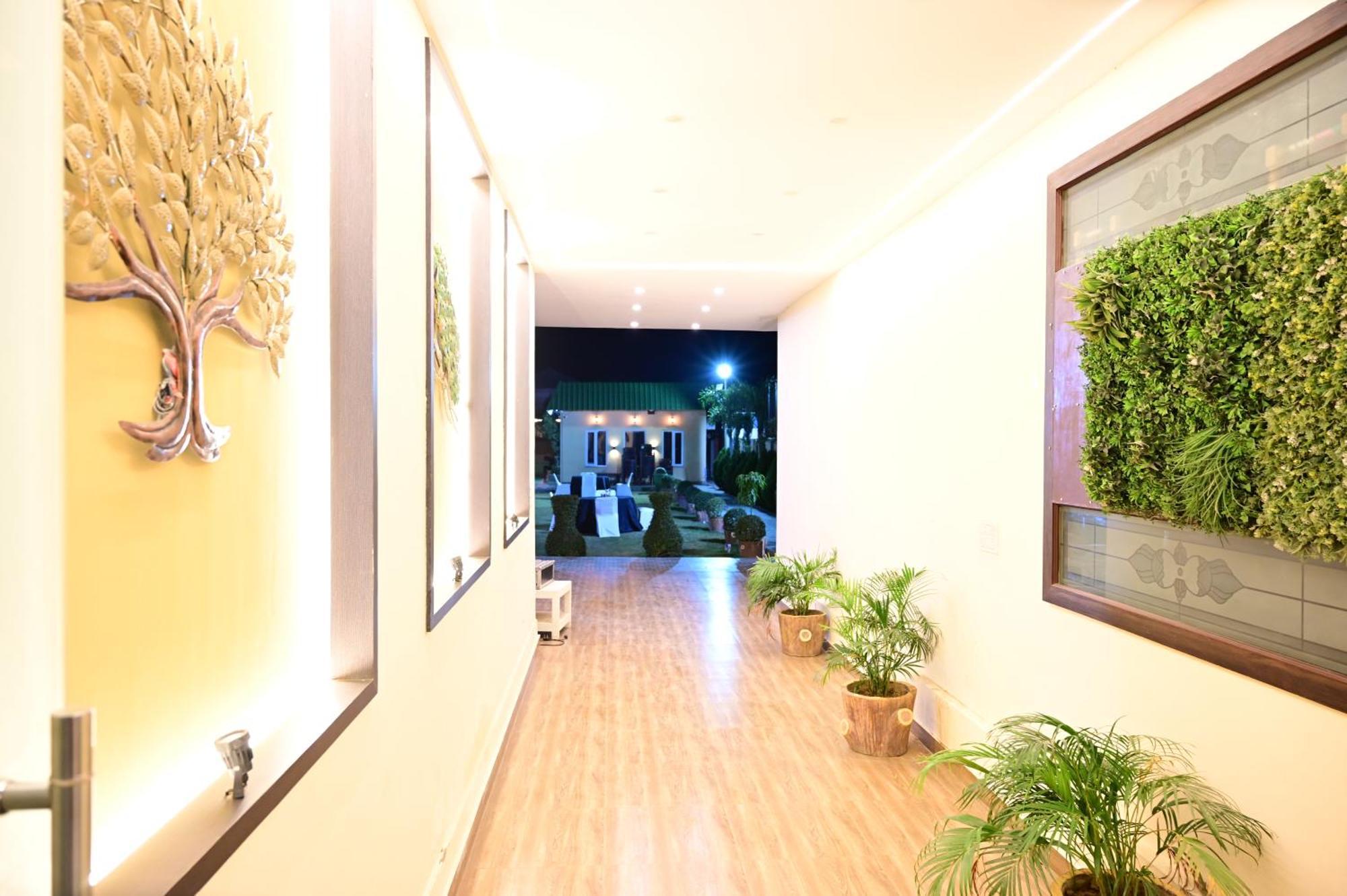 Sparsh Canopy Hotel 2*