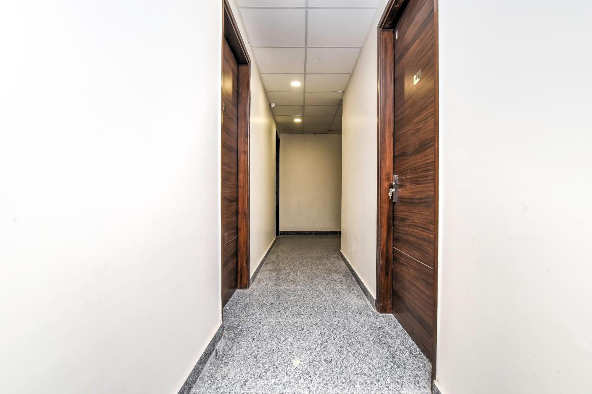 Oyo Flagship The Mint Hotel
