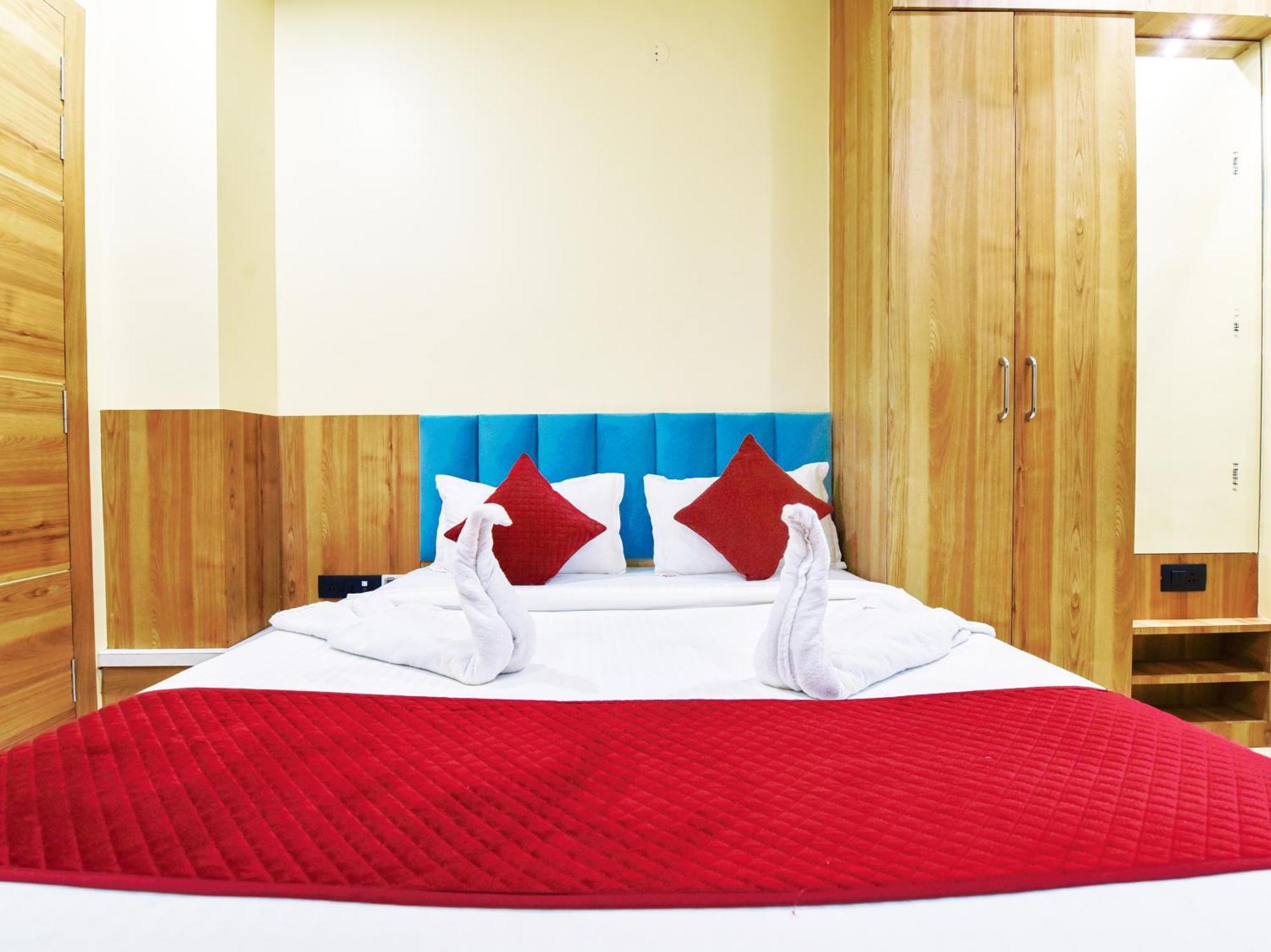 Anju Shree Inn-near Airport Terminal 1 4*