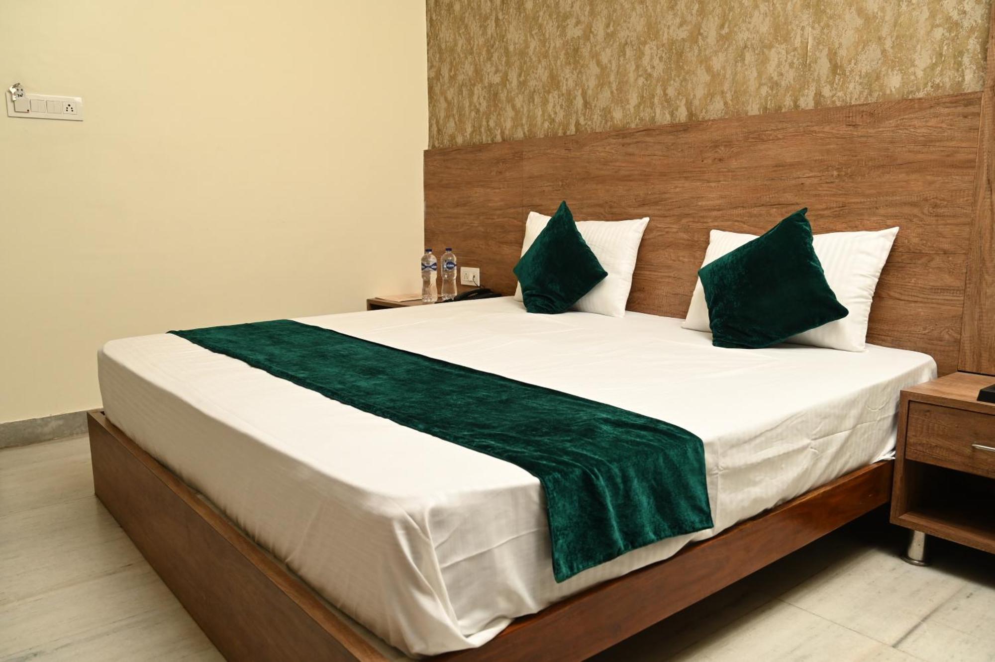 Pulse Near Railway Station Hotel 3*