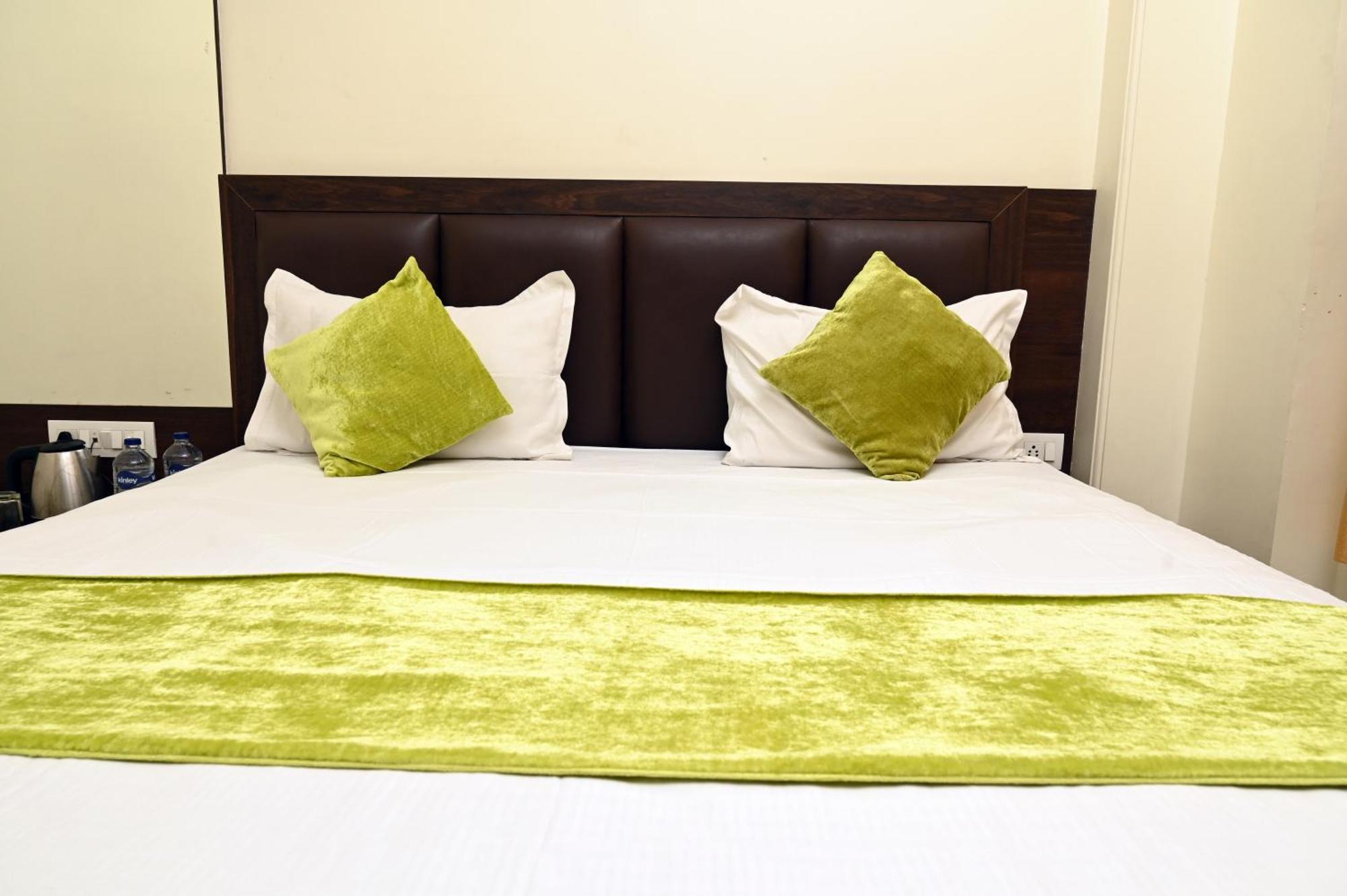 Hotel Pulse Near Railway Station 3*