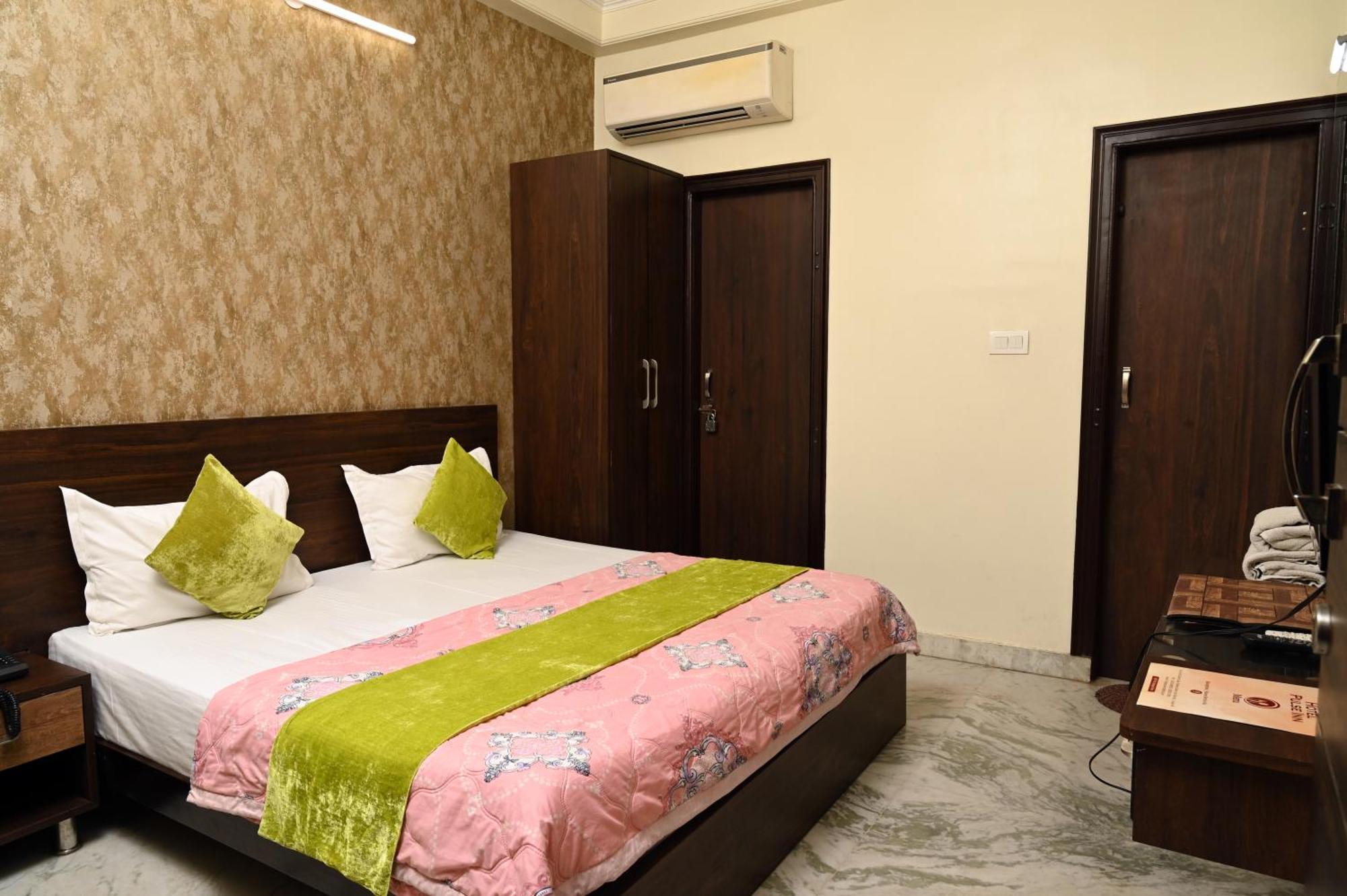 Hotel Pulse Near Railway Station
