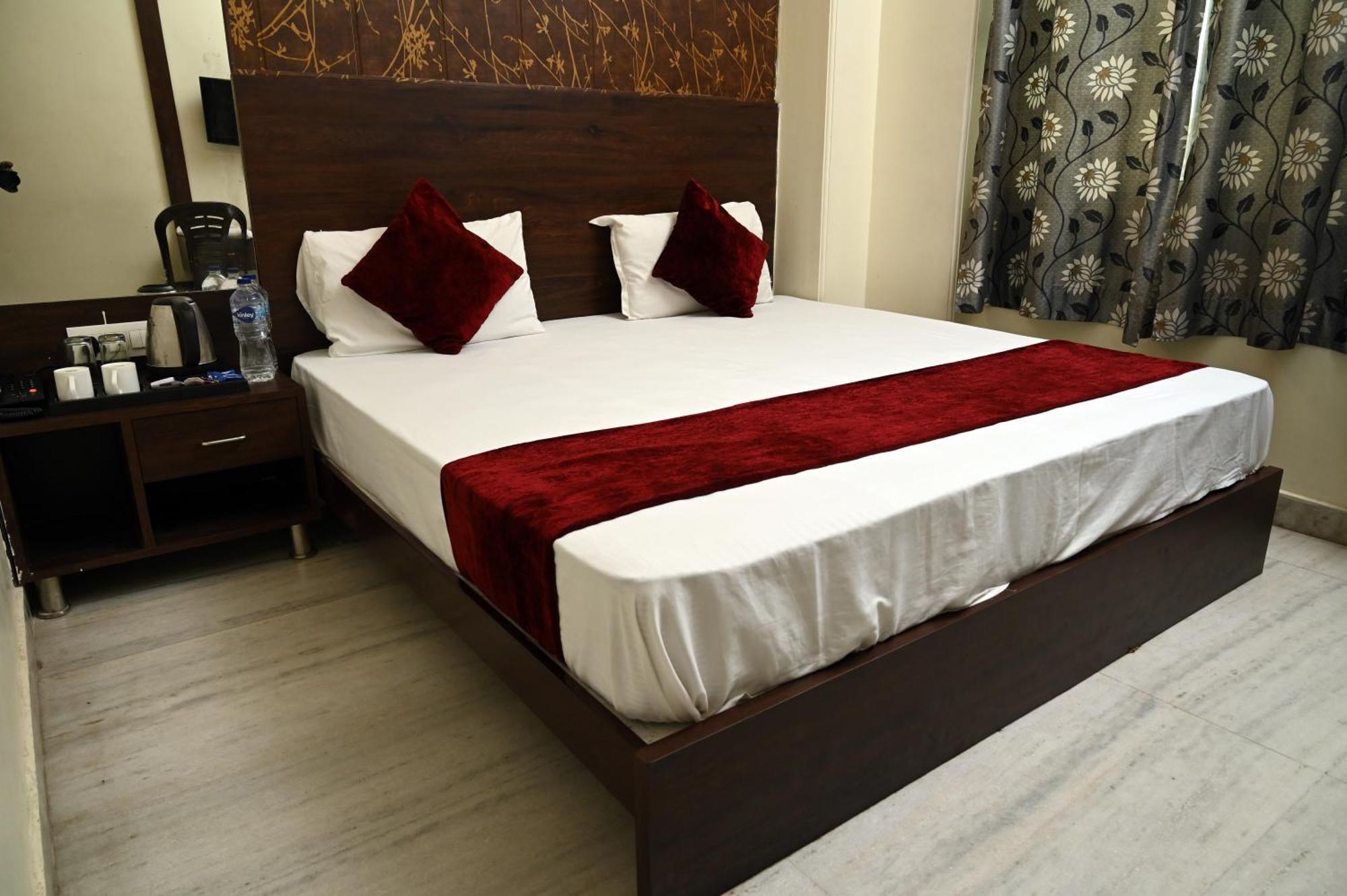 Pulse Near Railway Station Hotel 3*