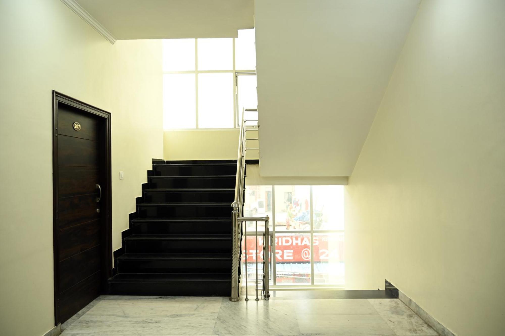 Hotel Pulse Near Railway Station
