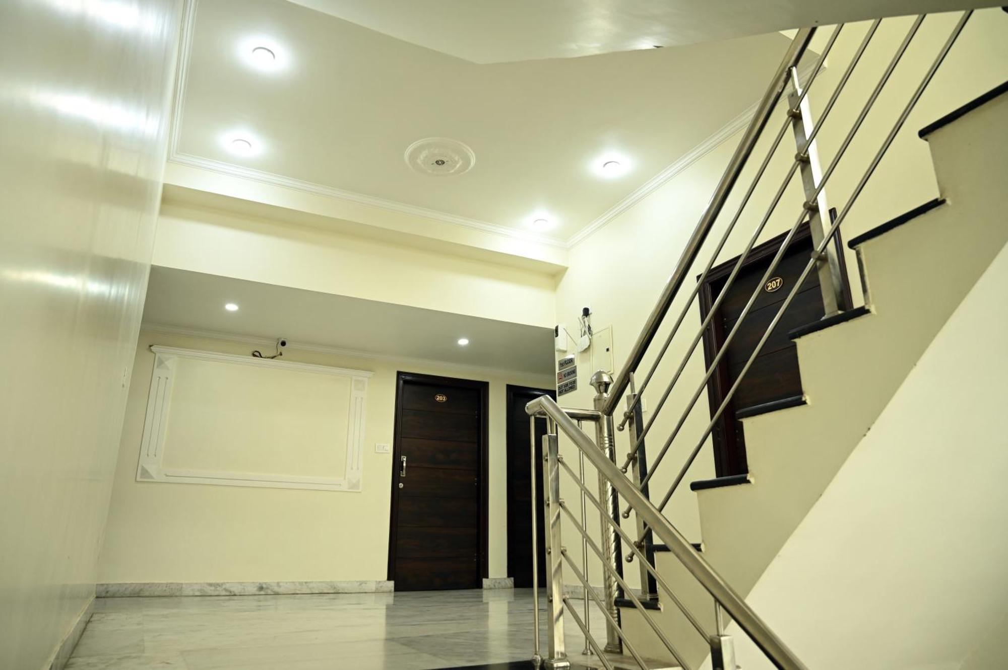 Hotel Pulse Near Railway Station