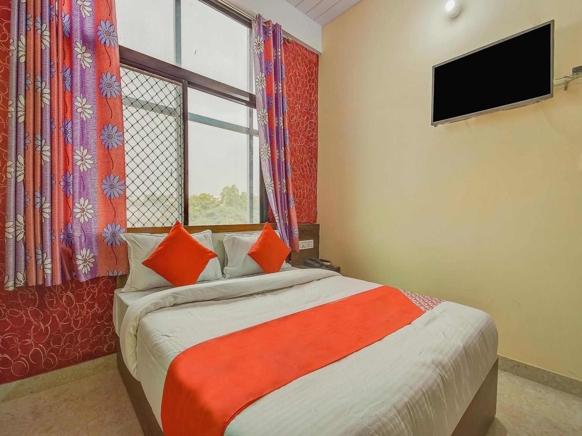 Hotel O Royal Blue 4*