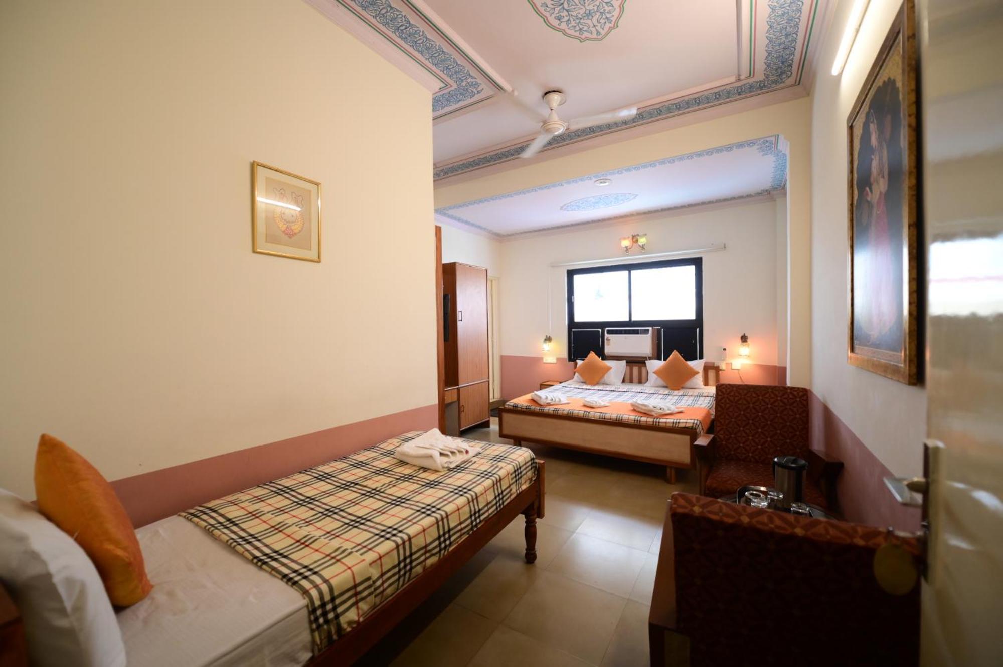 Hotel Chitra Katha - A Story Per