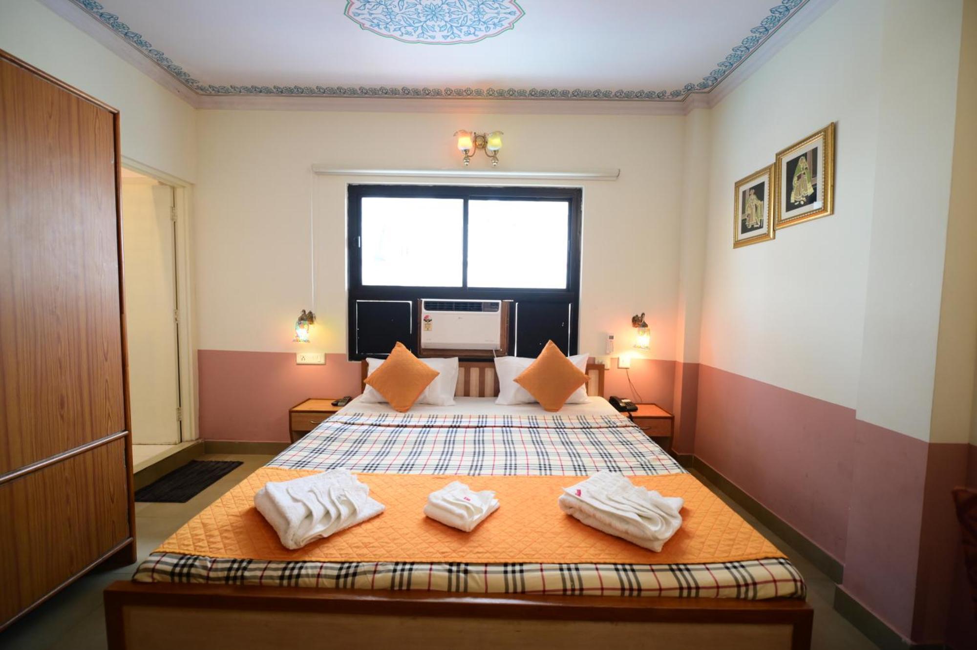 Chitra Katha - A Story Per Hotel