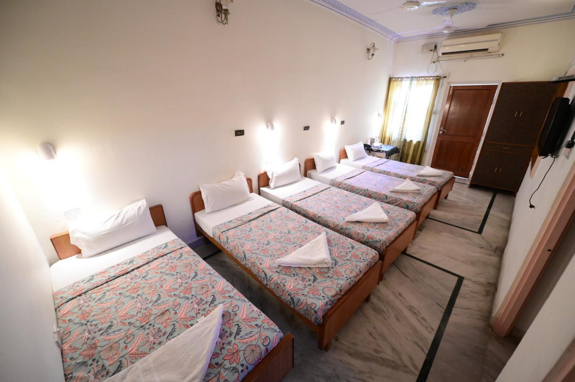 Chitra Katha - A Story Per 2* Jaipur