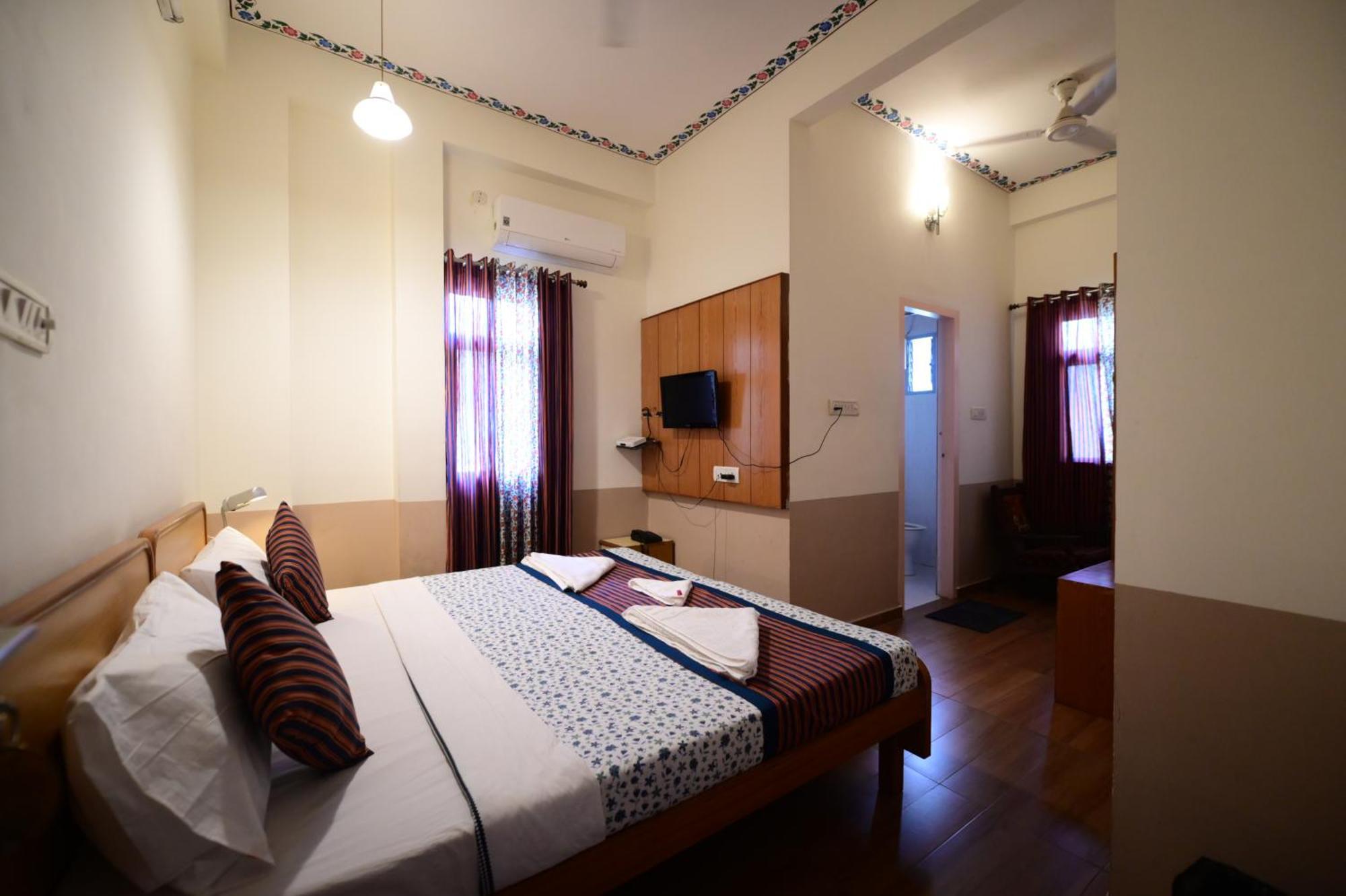 Hotel Chitra Katha - A Story Per 2*