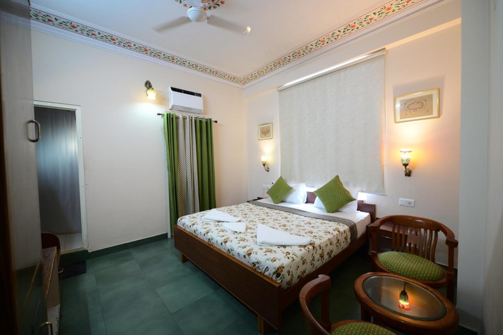 Hotel Chitra Katha - A Story Per 2*