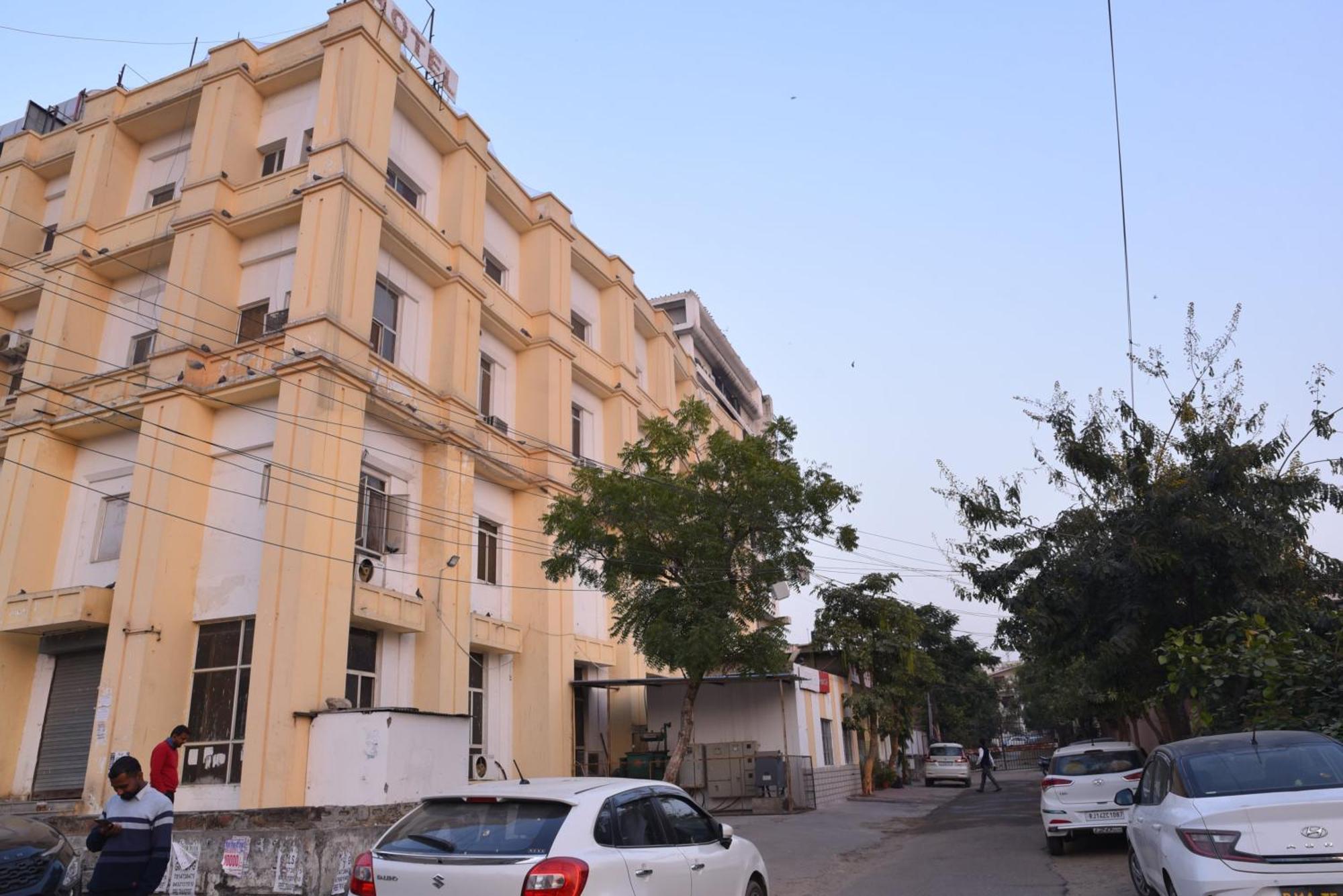 C-9 Hotel