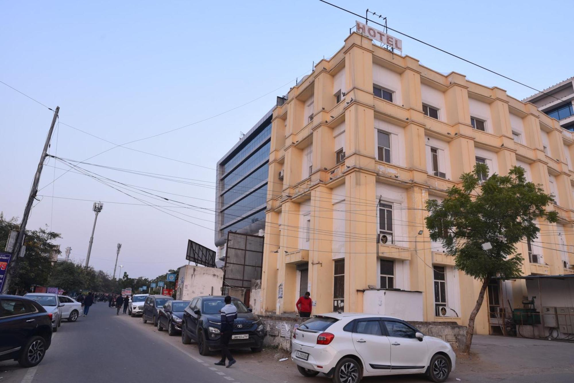 C-9 3* Jaipur
