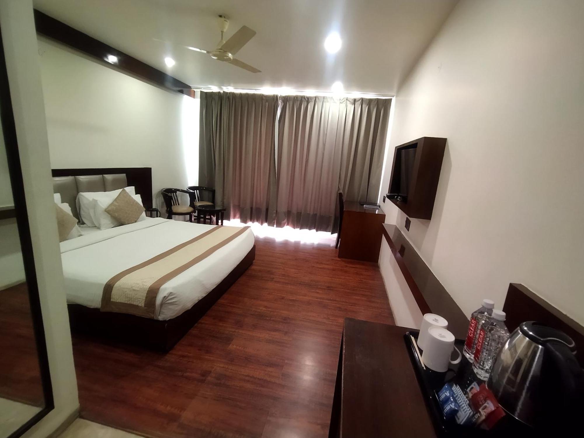 Tgi Apple Hotel 3*
