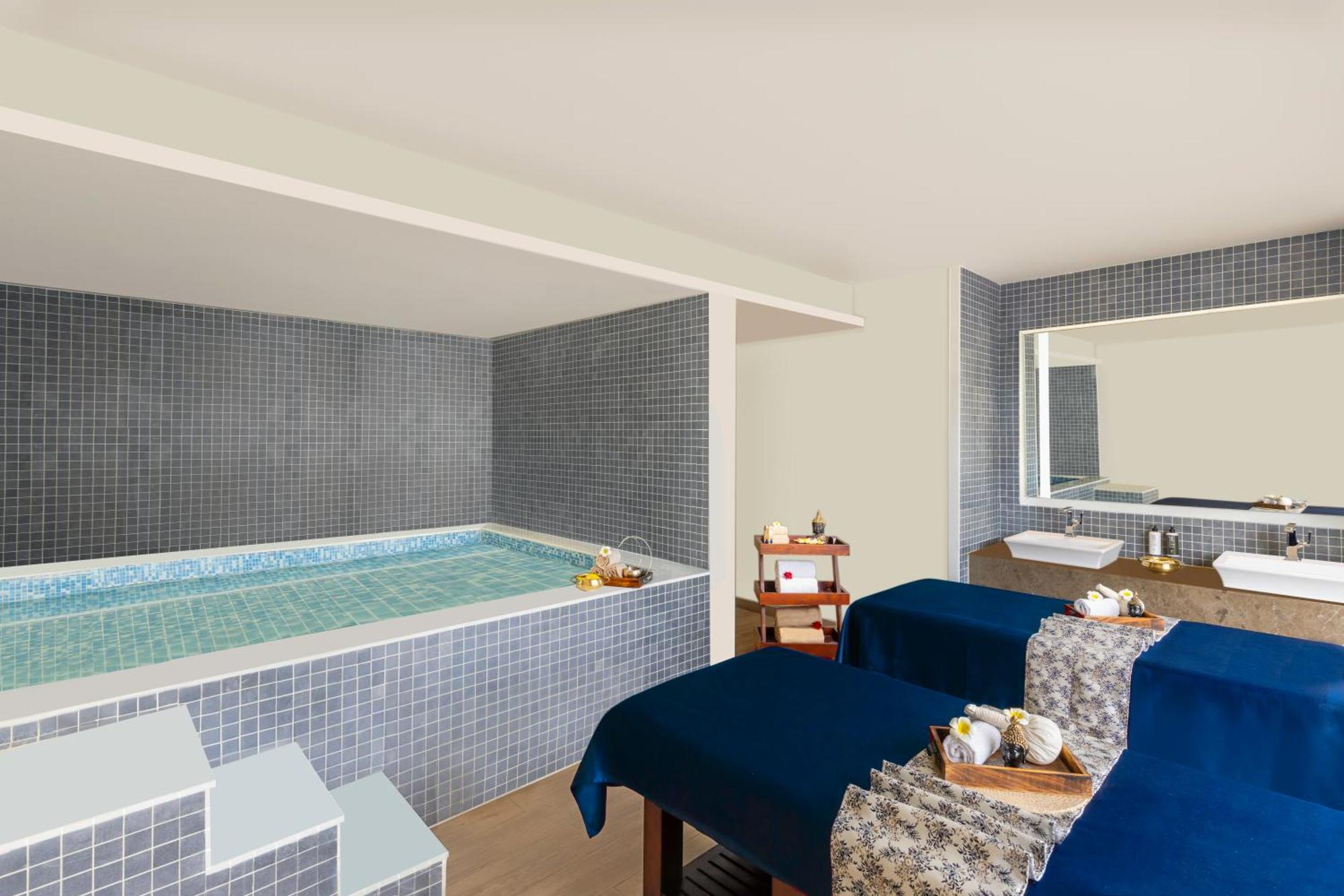 Novotel Convention Centre 5*