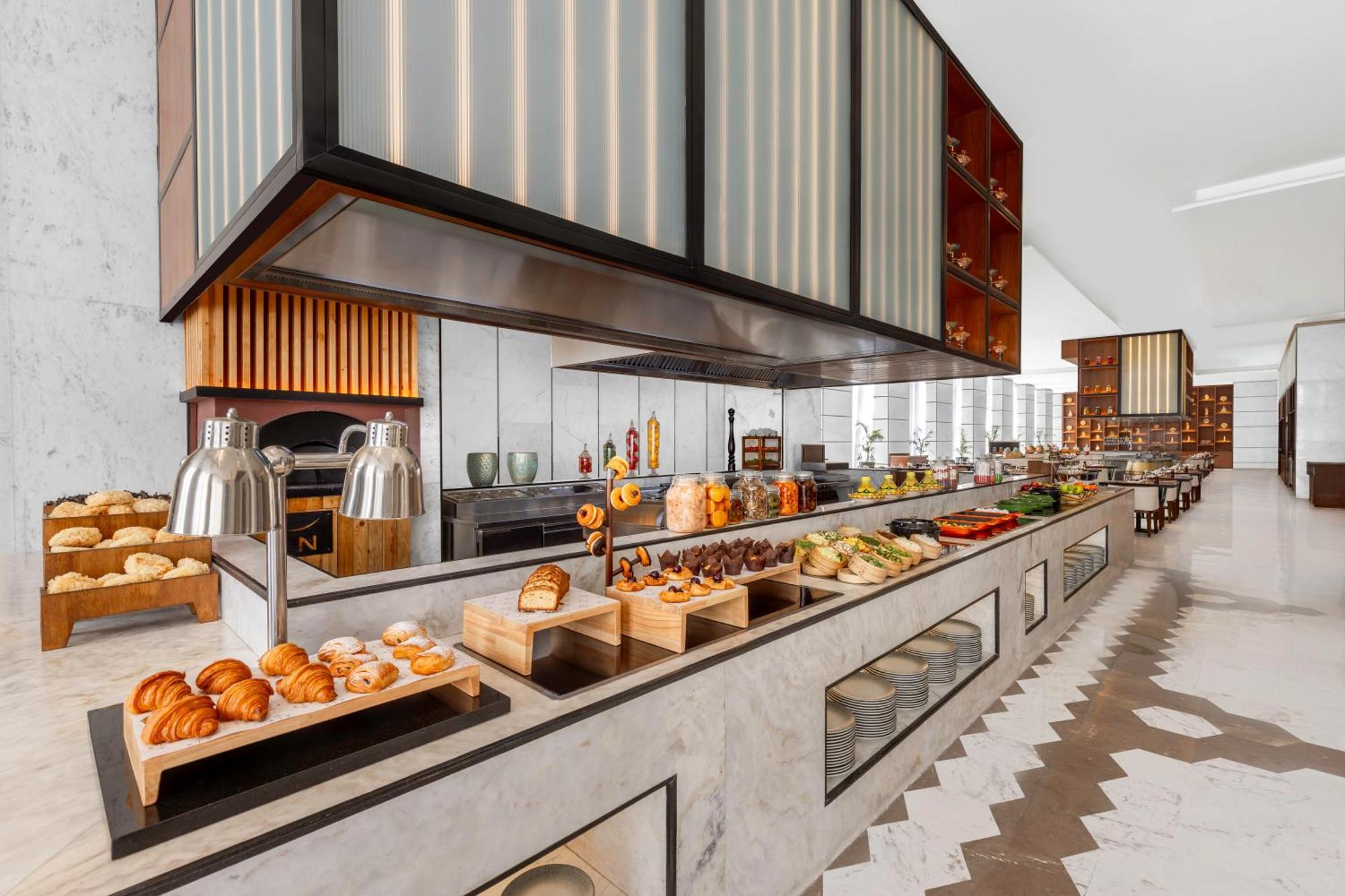 Hotel Novotel Convention Centre 5*