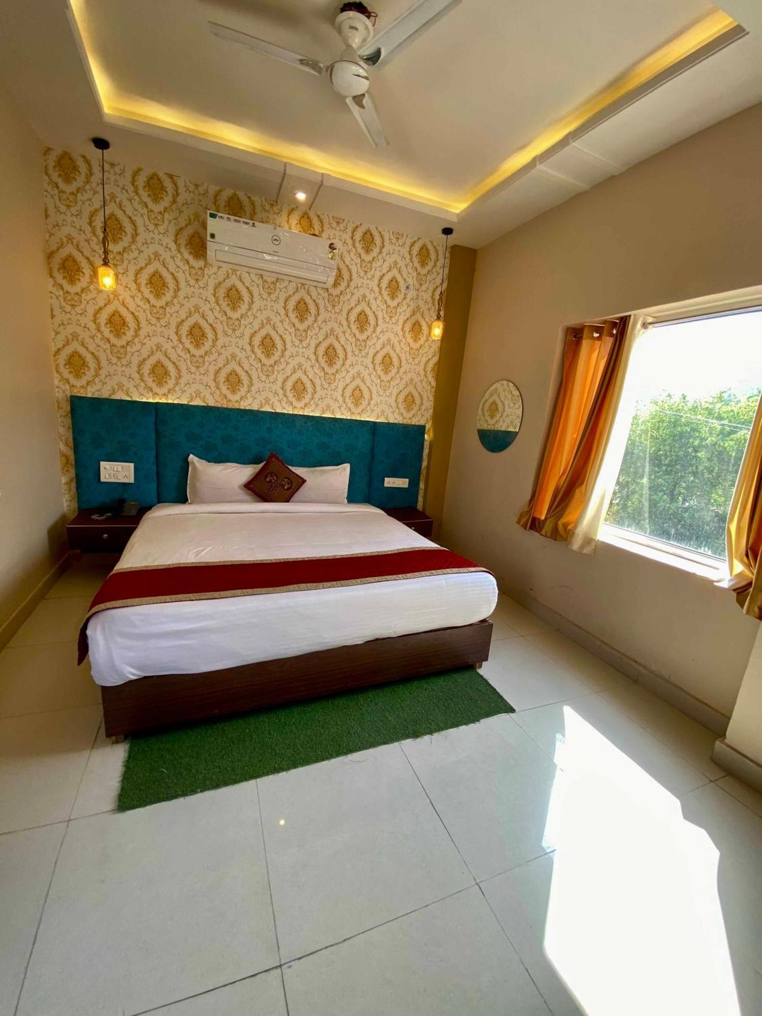 Hotel The Indraj Palace
