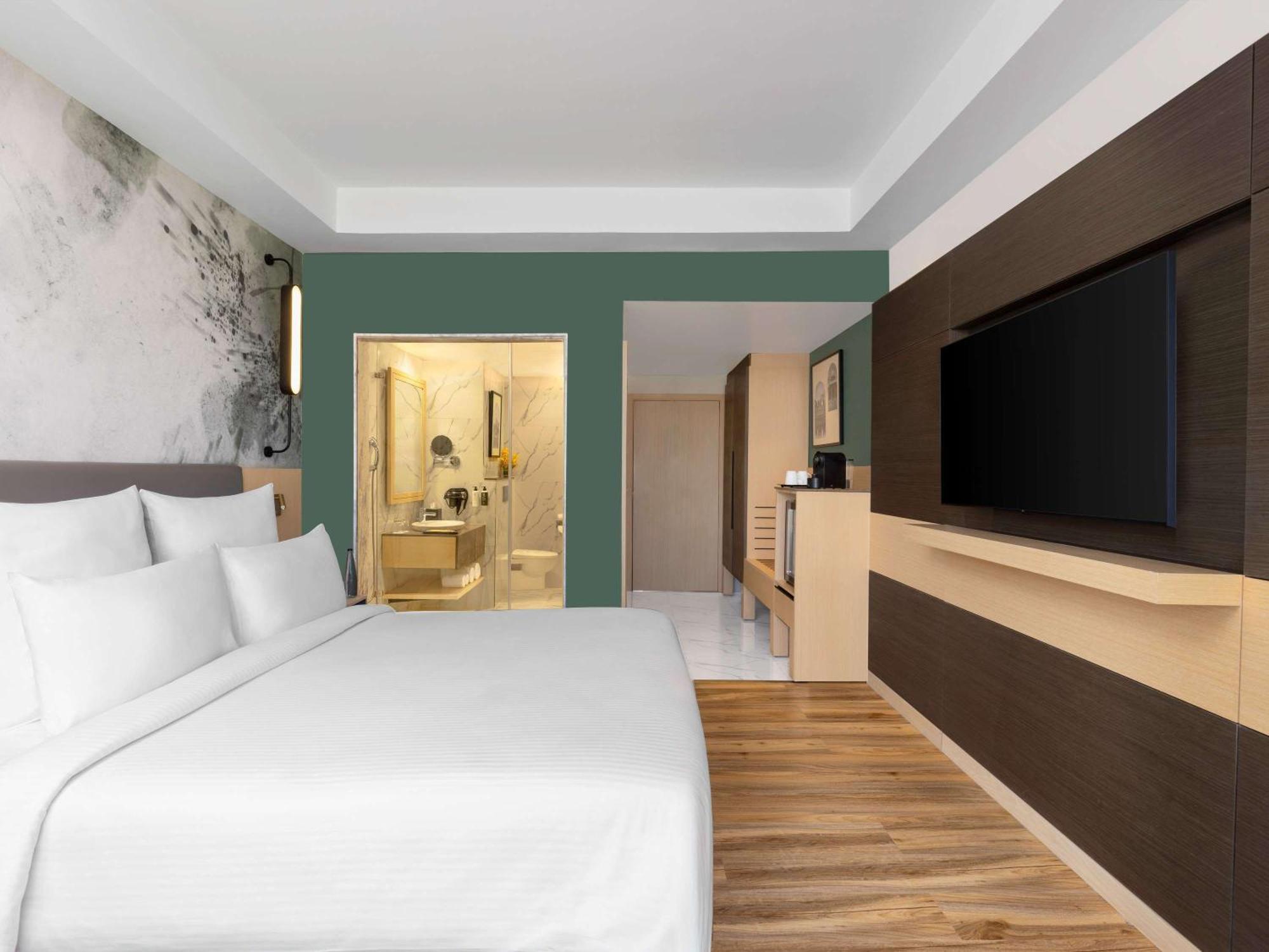Novotel Convention Centre Hotel