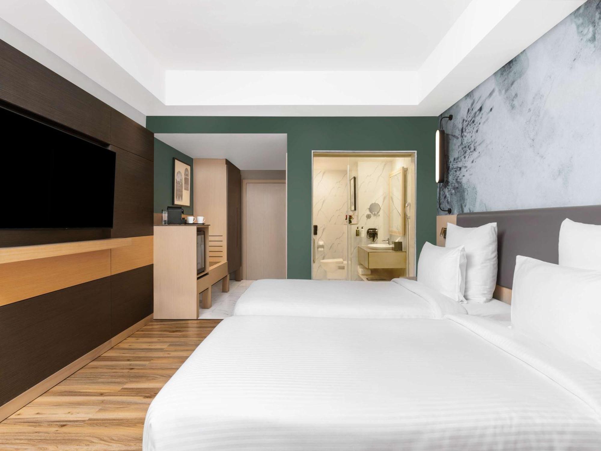 Hotel Novotel Convention Centre 5*