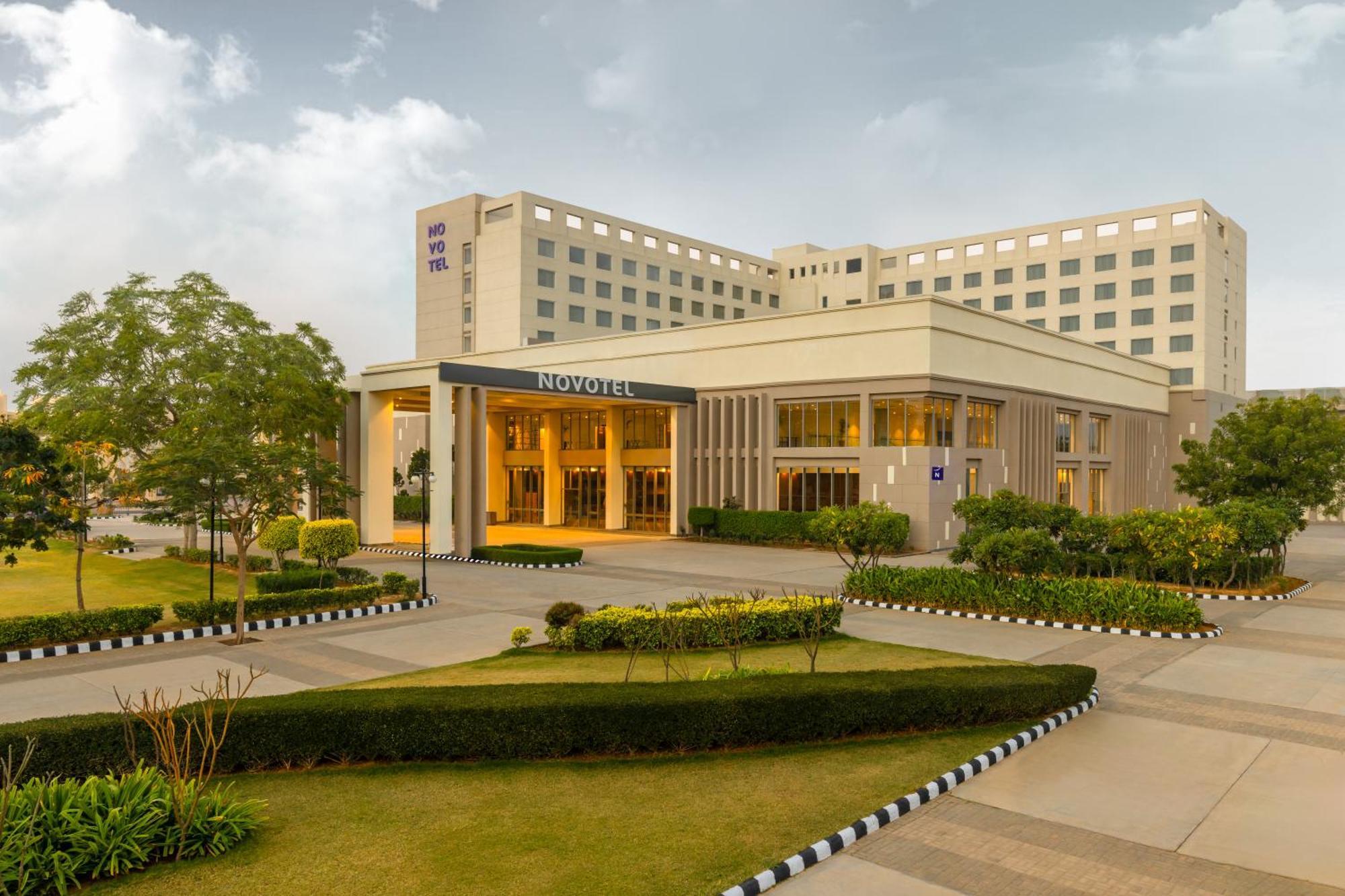 Novotel Convention Centre 5*